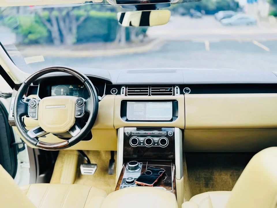 2017 Land Rover Range Rover L405 - Image 9 of 17
