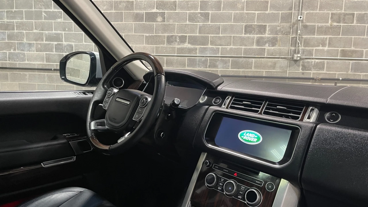 2017 Land Rover Range Rover L405 - Image 17 of 31