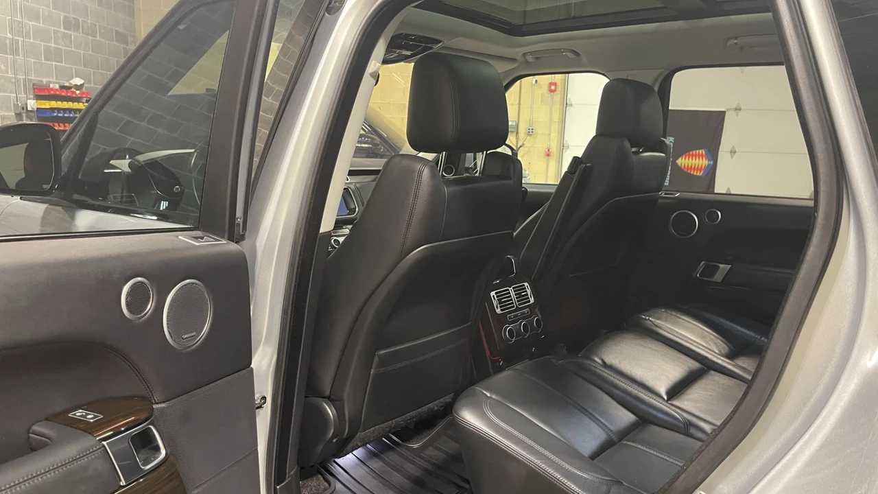 2017 Land Rover Range Rover L405 - Image 25 of 31