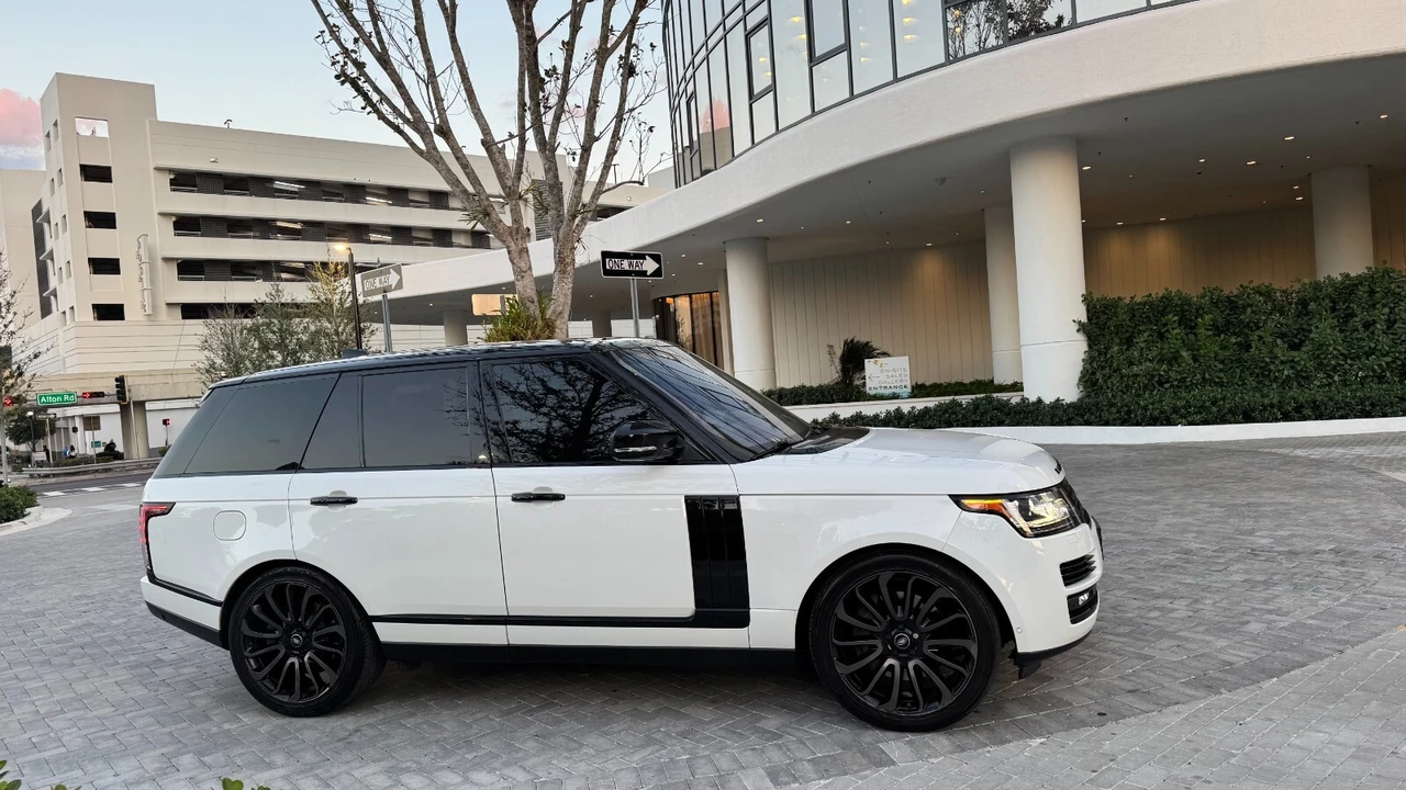 2017 Land Rover Range Rover L405 - Image 9 of 21