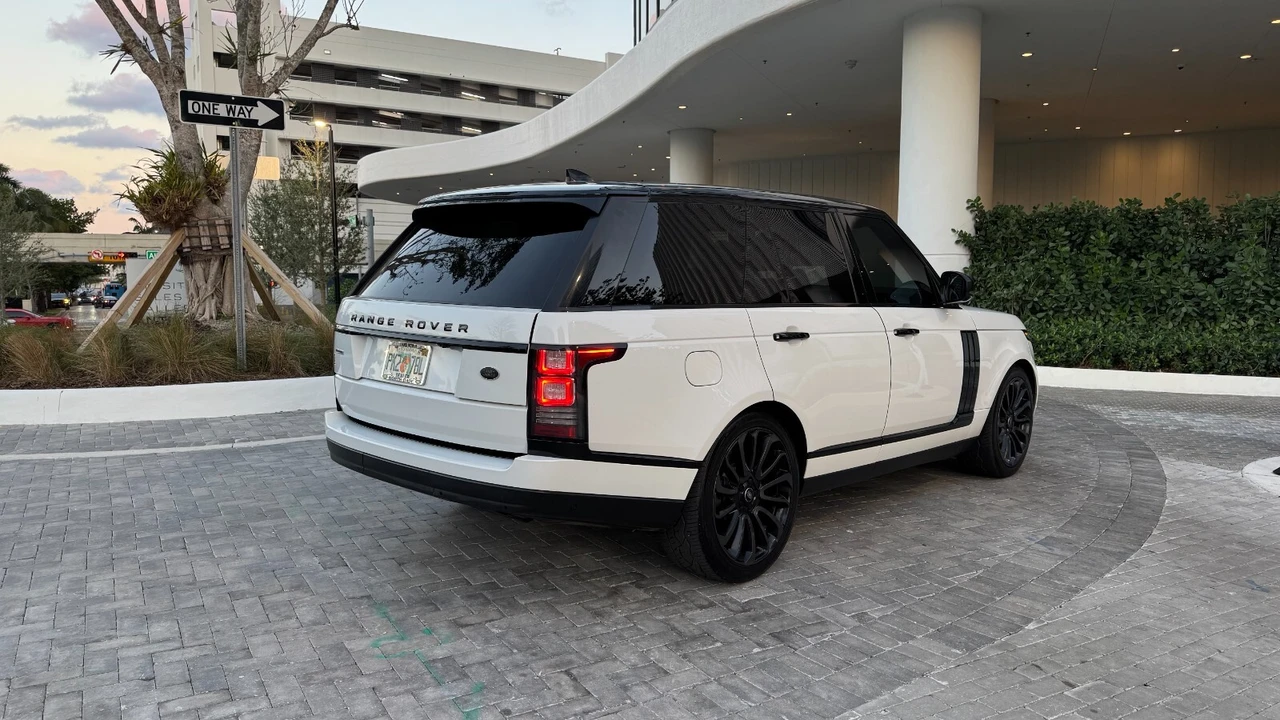 2017 Land Rover Range Rover L405 - Image 10 of 21