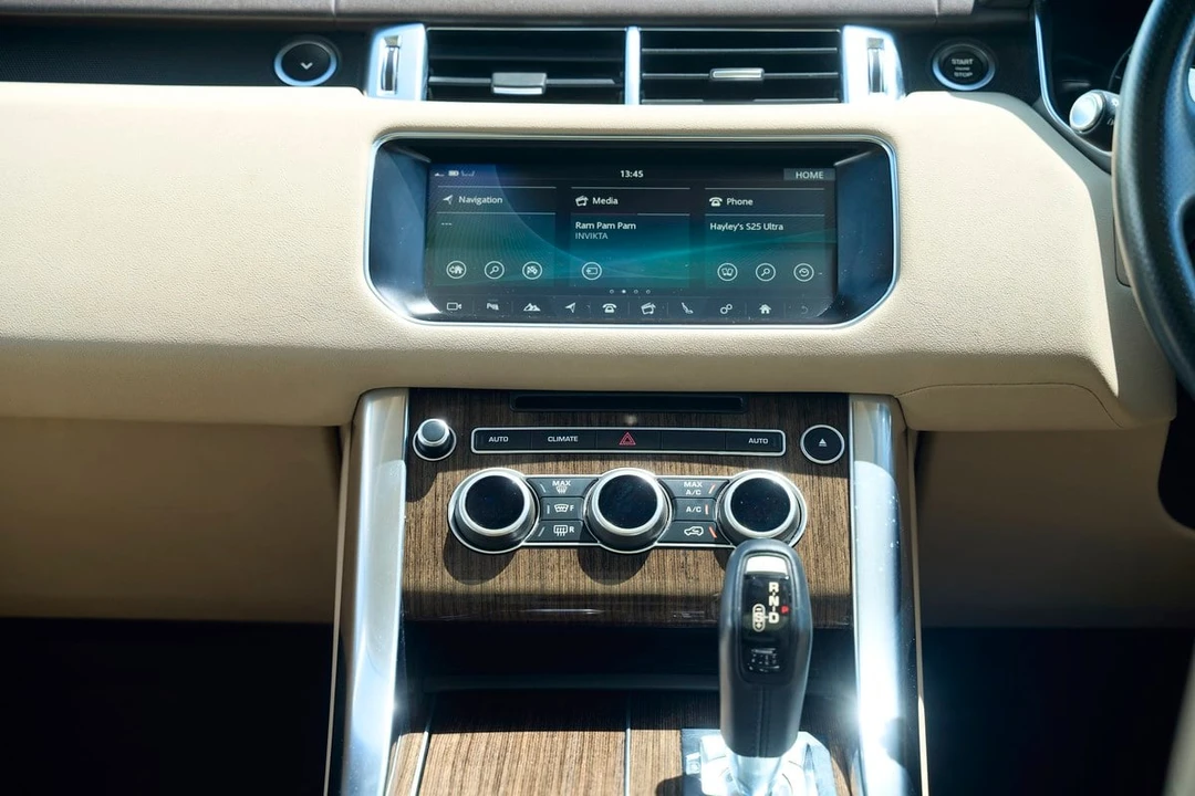 2017 Land Rover Range Rover L405 - Image 6 of 30