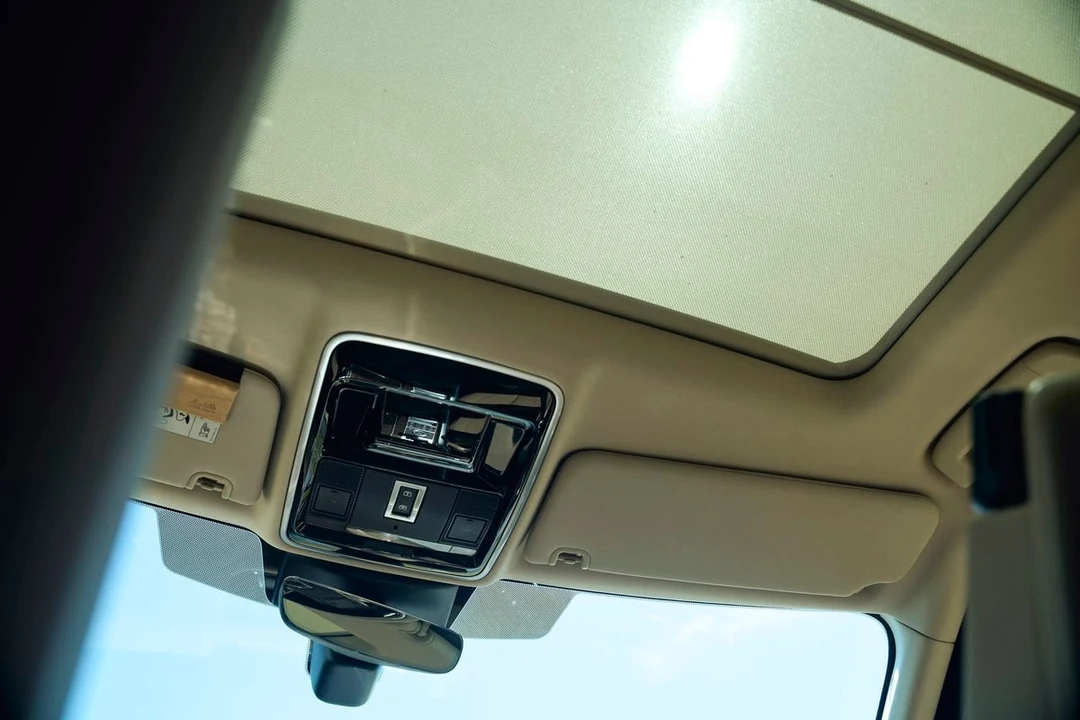 2017 Land Rover Range Rover L405 - Image 8 of 30