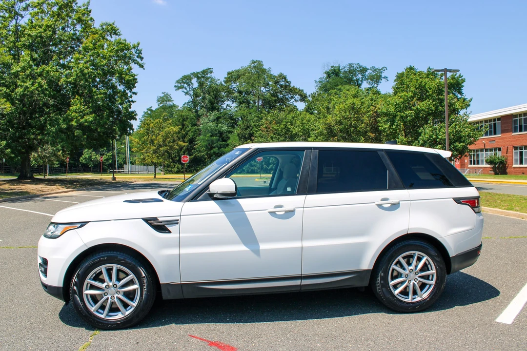 2017 Land Rover Range Rover Sport L494 - Image 16 of 31