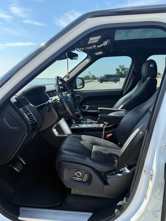 2017 Land Rover Range Rover L405 - Image 9 of 17