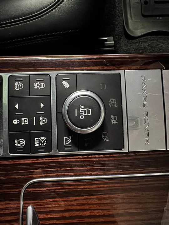 2017 Land Rover Range Rover L405 - Image 4 of 18