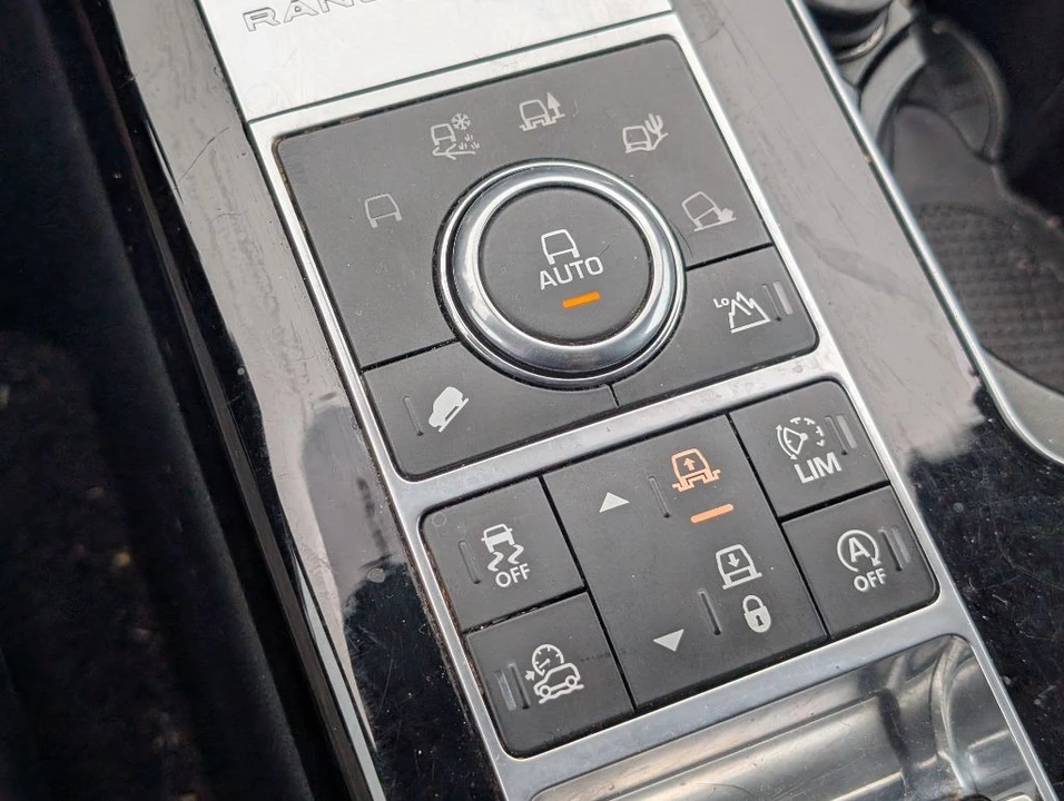 2017 Land Rover Range Rover L405 - Image 24 of 28