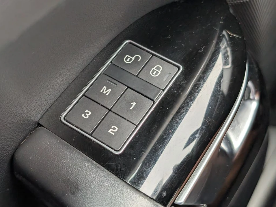 2017 Land Rover Range Rover L405 - Image 12 of 28