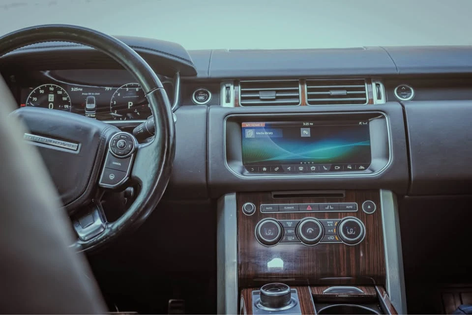 2017 Land Rover Range Rover L405 - Image 8 of 11