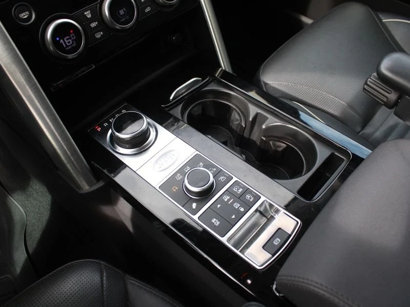 2017 Land Rover Discovery 5th Gen - Image 14 of 20