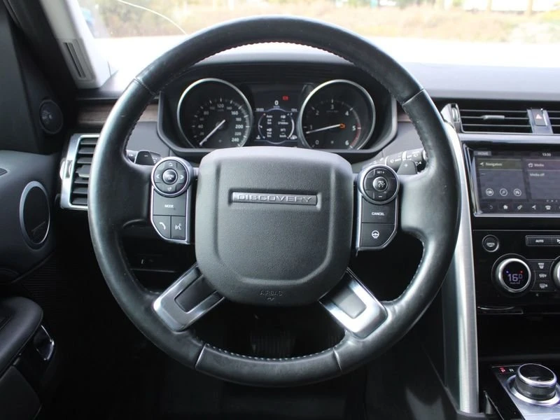 2017 Land Rover Discovery 5th Gen - Image 7 of 20