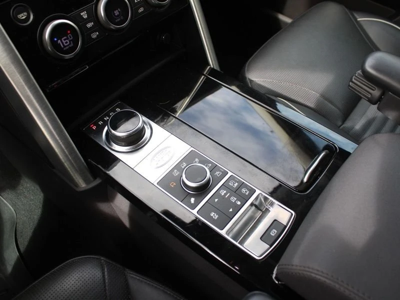 2017 Land Rover Discovery 5th Gen - Image 12 of 19