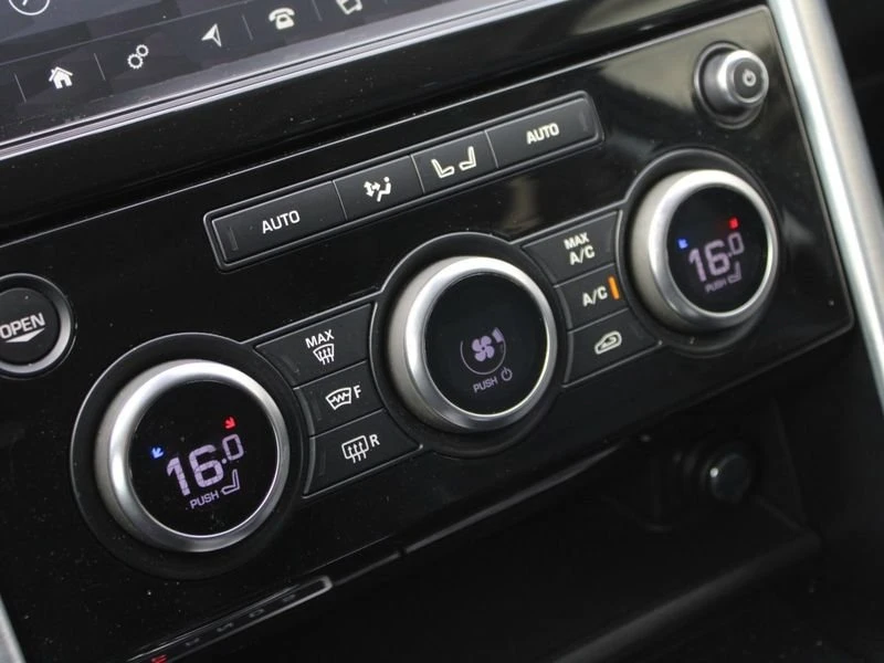 2017 Land Rover Discovery 5th Gen - Image 13 of 20