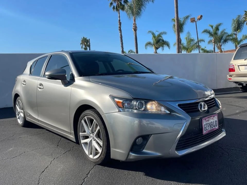 2017 Lexus CT - Image 2 of 17