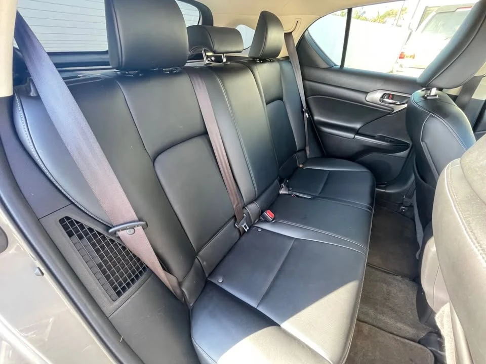 2017 Lexus CT - Image 13 of 17