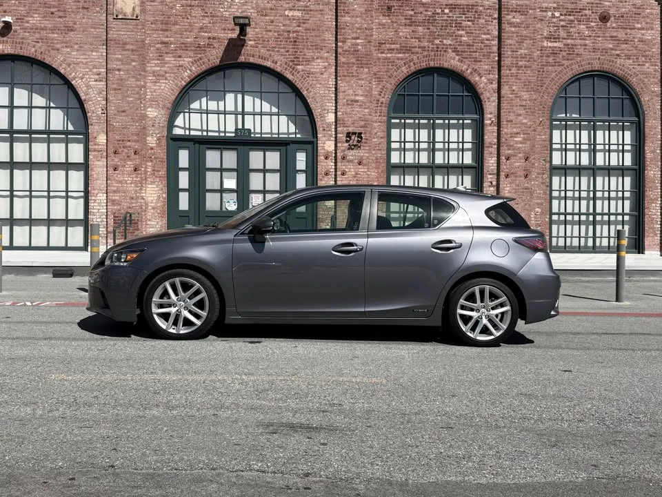 2017 Lexus CT - Image 2 of 6