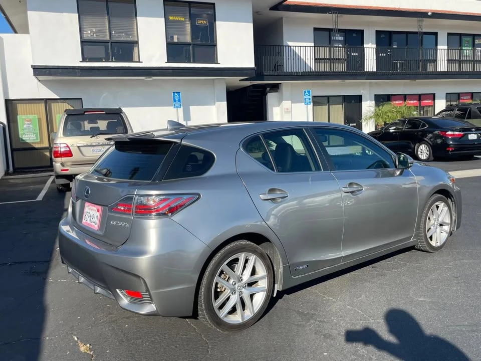2017 Lexus CT - Image 6 of 17