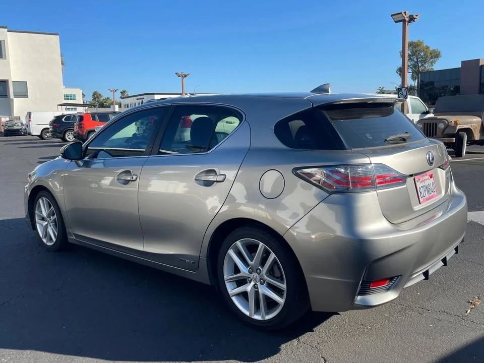 2017 Lexus CT - Image 8 of 17