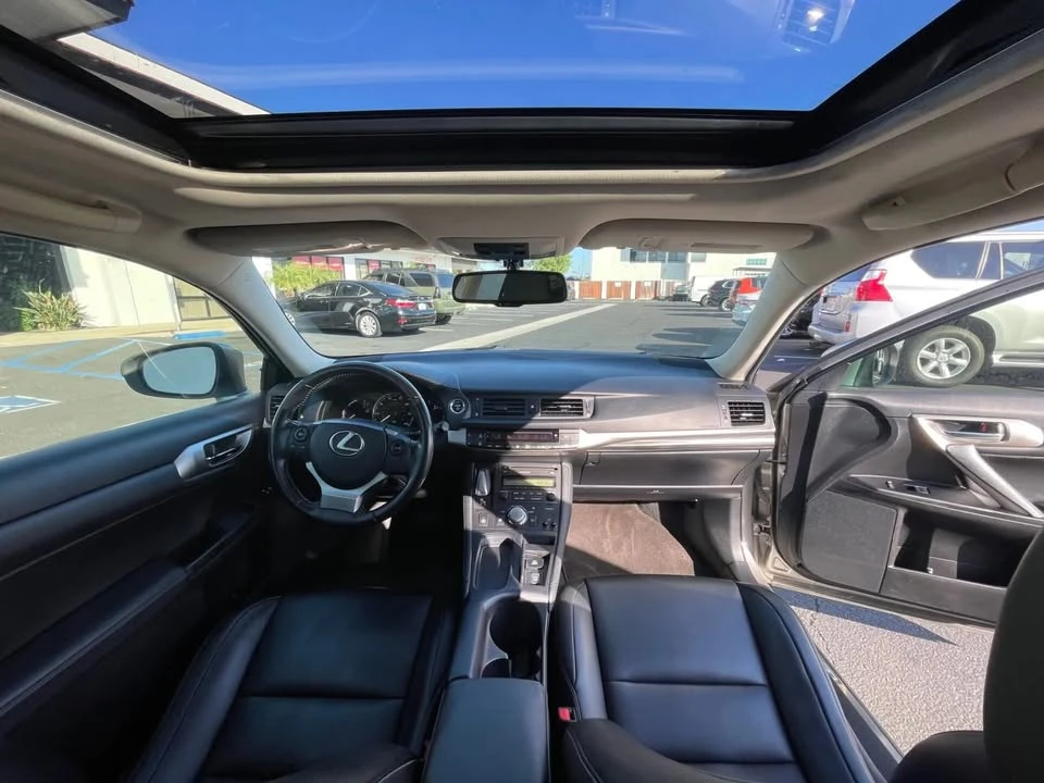 2017 Lexus CT - Image 14 of 17