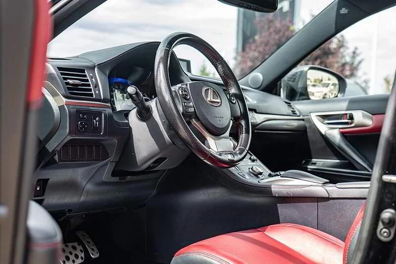 2017 Lexus CT - Image 9 of 10