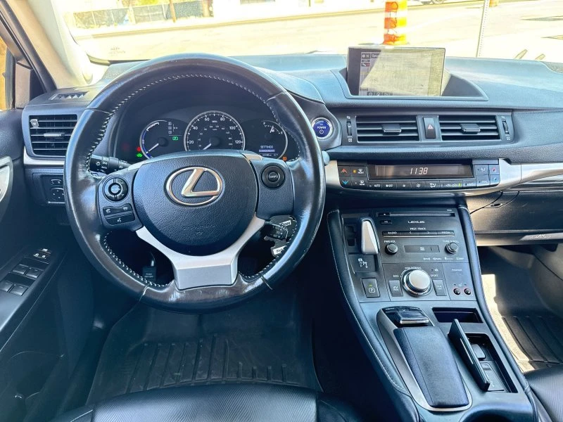 2017 Lexus CT - Image 7 of 20