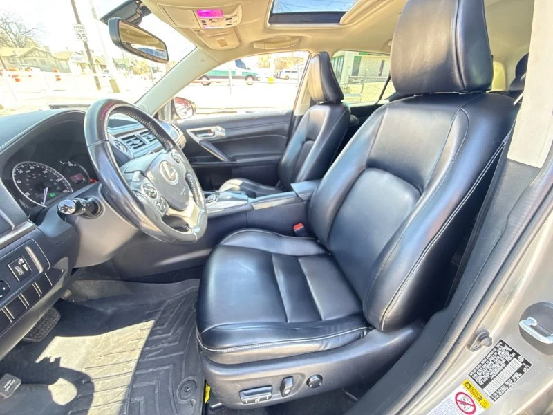2017 Lexus CT - Image 10 of 20