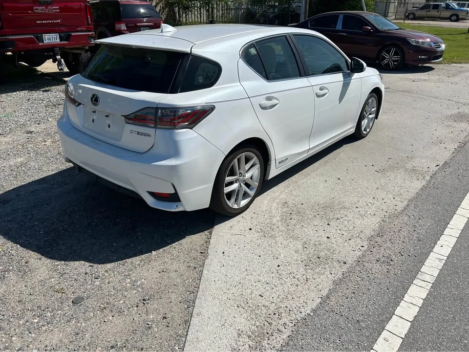 2017 Lexus CT - Image 2 of 5
