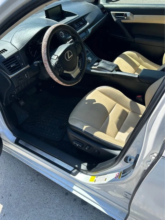 2017 Lexus CT - Image 4 of 5