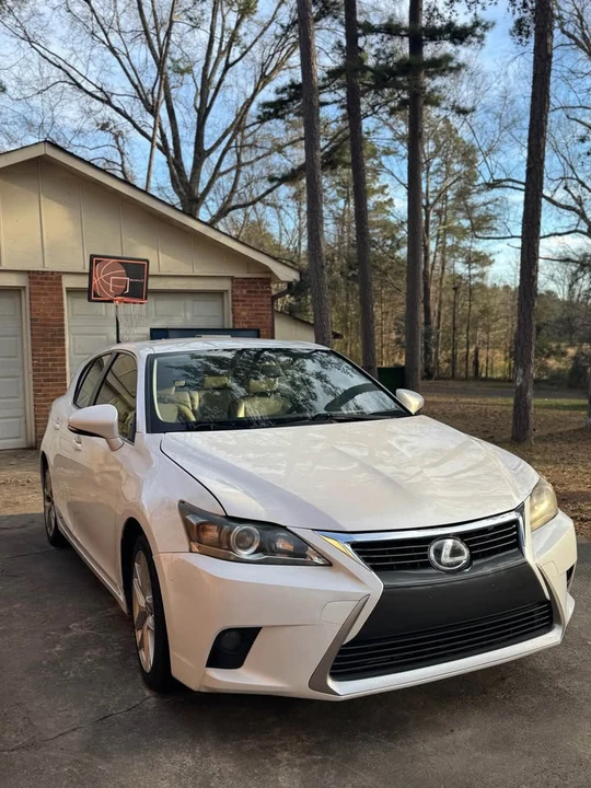 2017 Lexus CT - Image 2 of 8