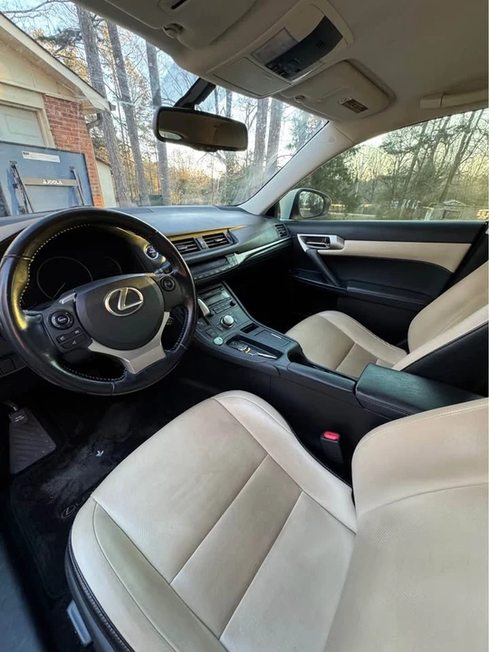 2017 Lexus CT - Image 4 of 8