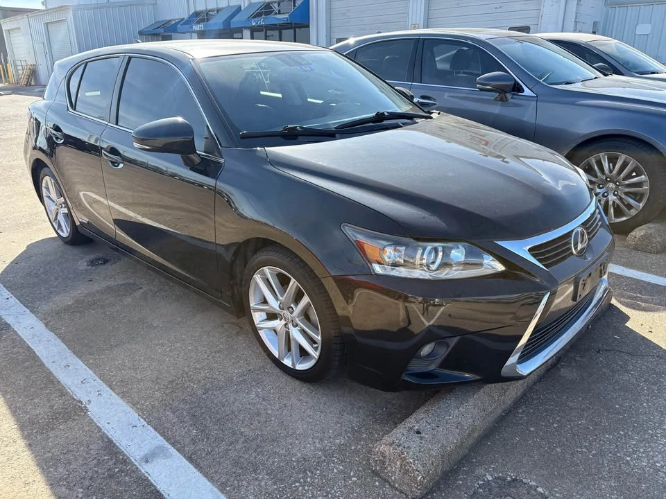2017 Lexus CT - Image 2 of 10