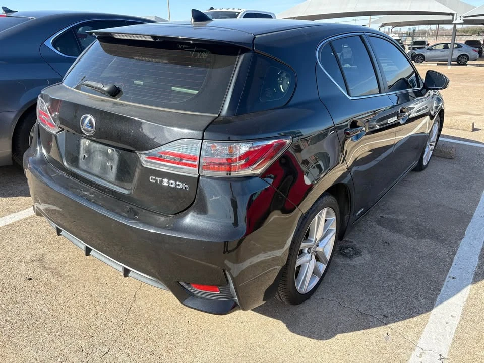 2017 Lexus CT - Image 3 of 10