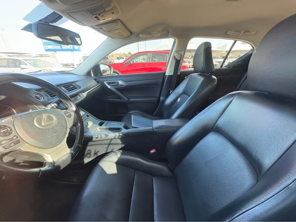 2017 Lexus CT - Image 9 of 10