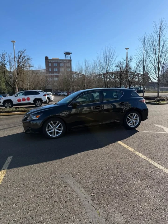 2017 Lexus CT - Image 2 of 7