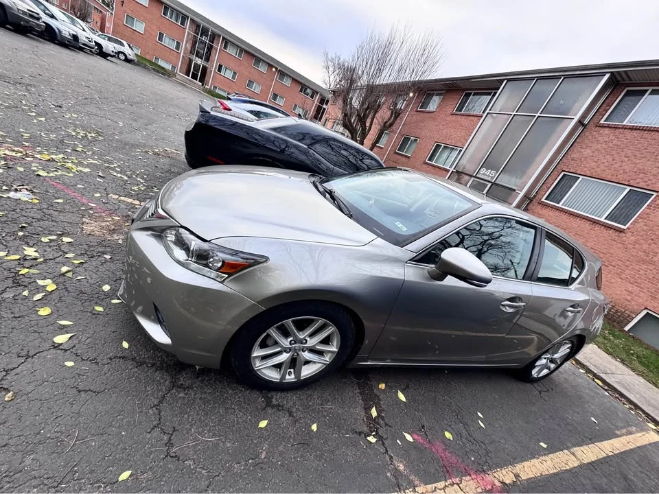 2017 Lexus CT - Image 2 of 11