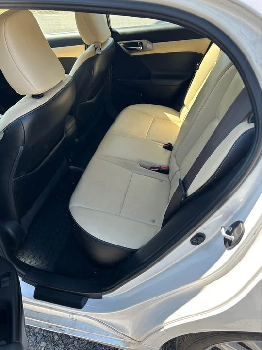 2017 Lexus CT - Image 4 of 5