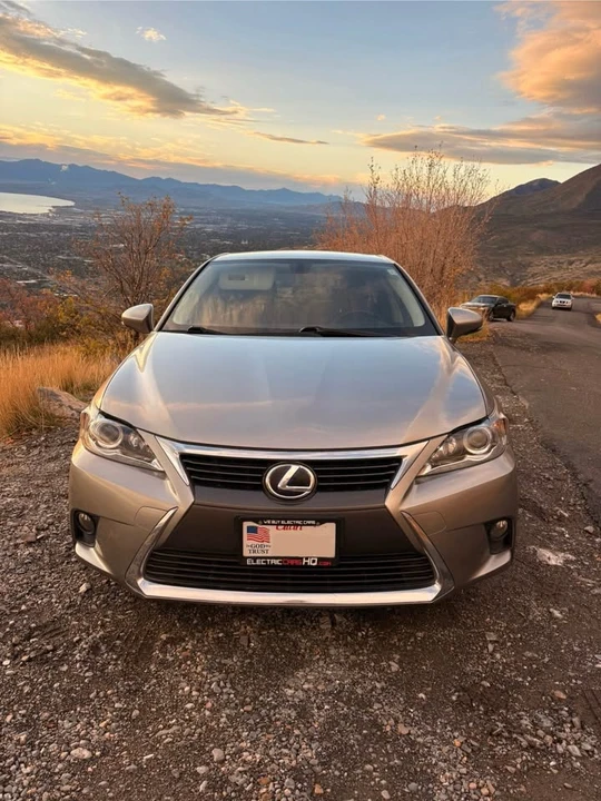 2017 Lexus CT - Image 3 of 17