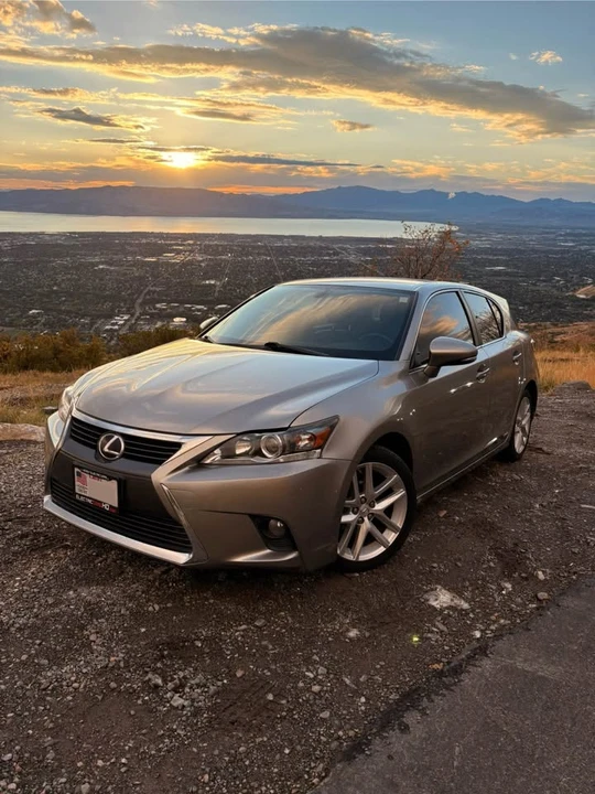 2017 Lexus CT - Image 2 of 17