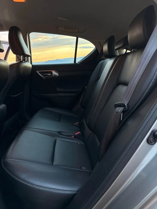 2017 Lexus CT - Image 14 of 17