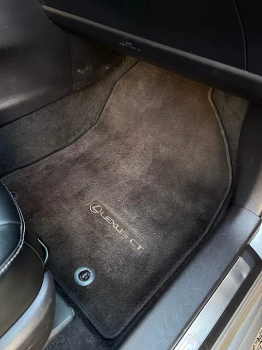 2017 Lexus CT - Image 13 of 17