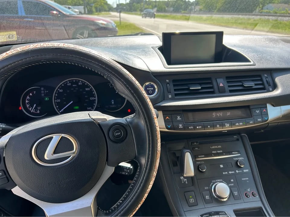 2017 Lexus CT - Image 3 of 5