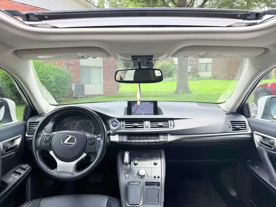 2017 Lexus CT - Image 15 of 20