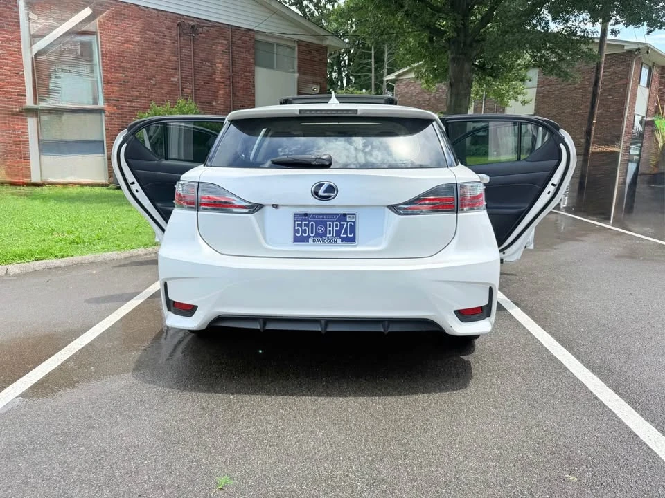 2017 Lexus CT - Image 16 of 20