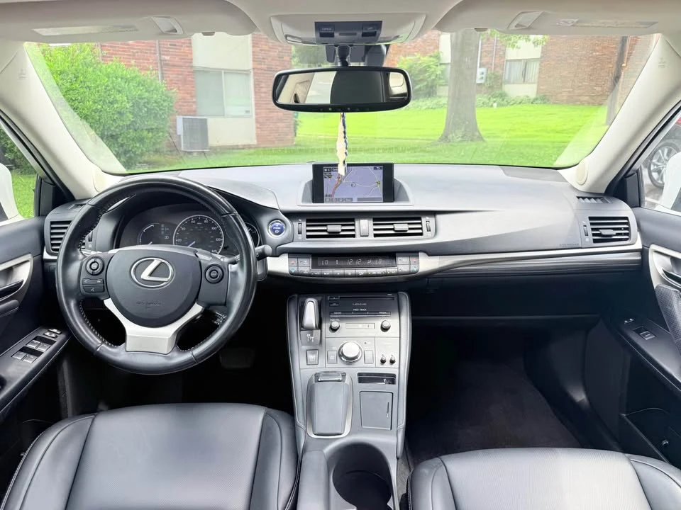 2017 Lexus CT - Image 14 of 20
