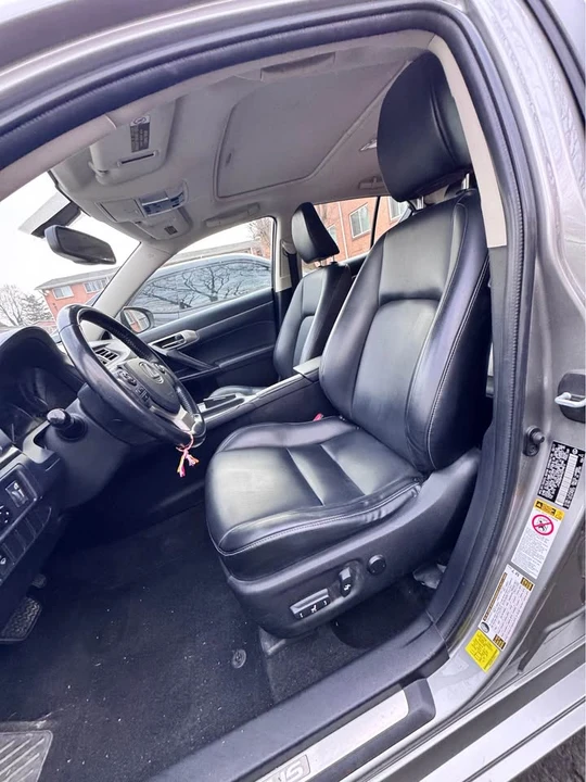 2017 Lexus CT - Image 6 of 11