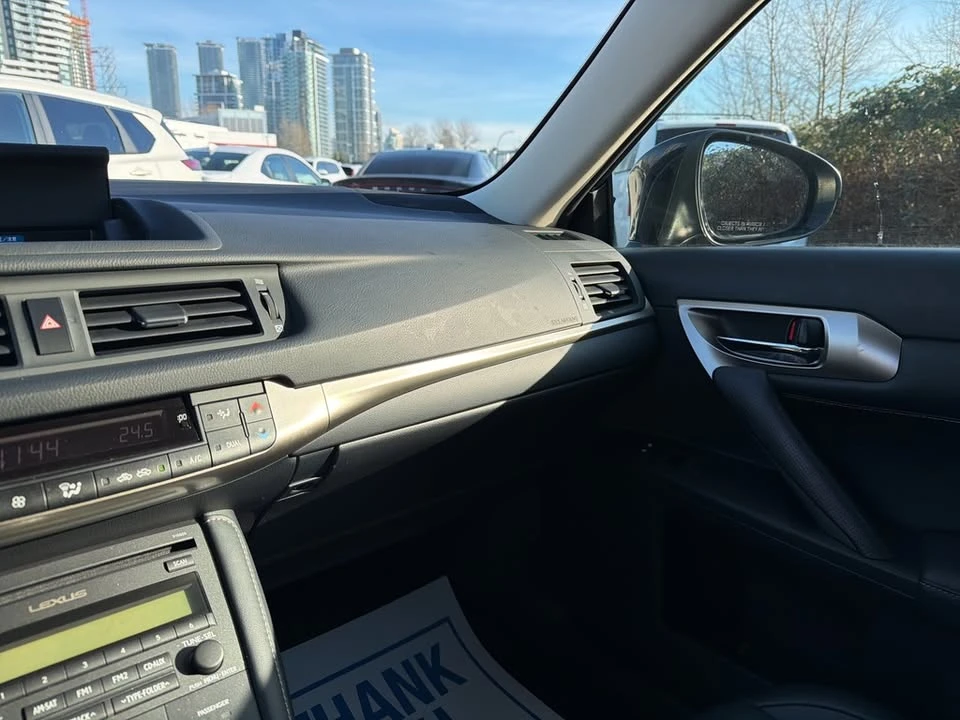 2017 Lexus CT - Image 9 of 10