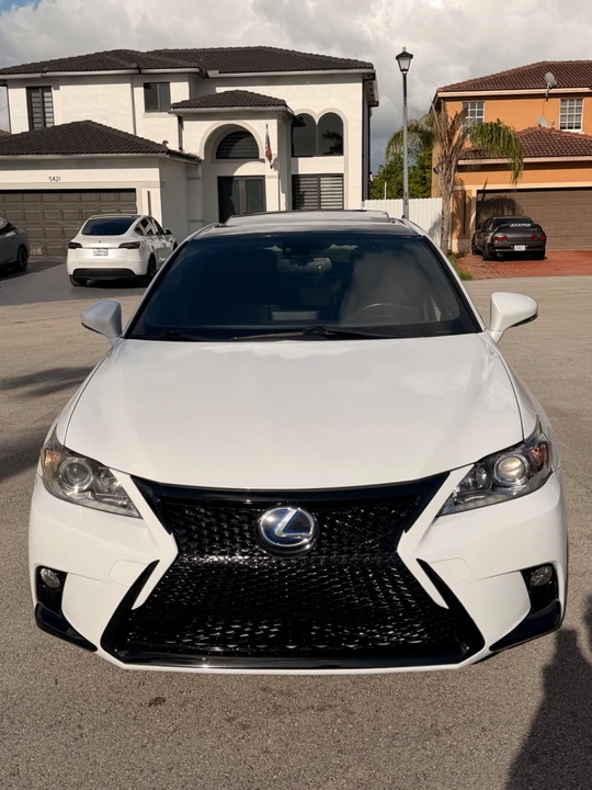 2017 Lexus CT - Image 2 of 31