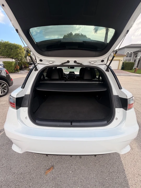 2017 Lexus CT - Image 14 of 31