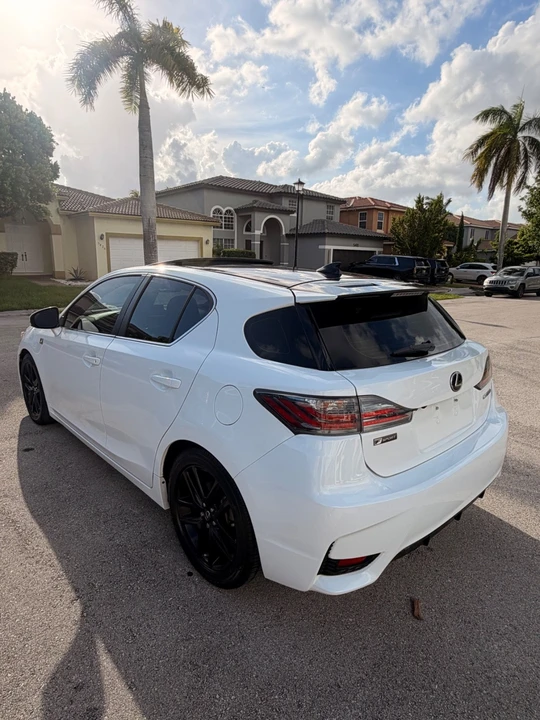 2017 Lexus CT - Image 12 of 31