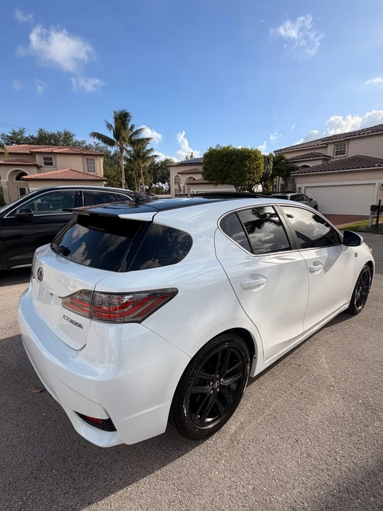 2017 Lexus CT - Image 9 of 31